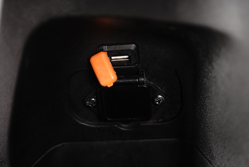 Port pengisian USB Carria 1